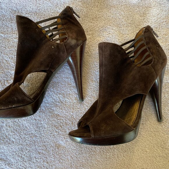 Moda Brown Suede Cutout Peep Toe Heels Size 8M Strappy High Heel Booties - Picture 3 of 9